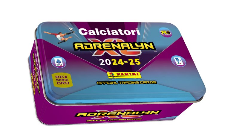 Gyűjtői focikártyák  SERIE A 2024/2025 Adrenalyn Kártyák pléhdoboz (szögletes)Gyűjtői kártyák Flesh & Blood TCG > Gyűjtői focikártyák